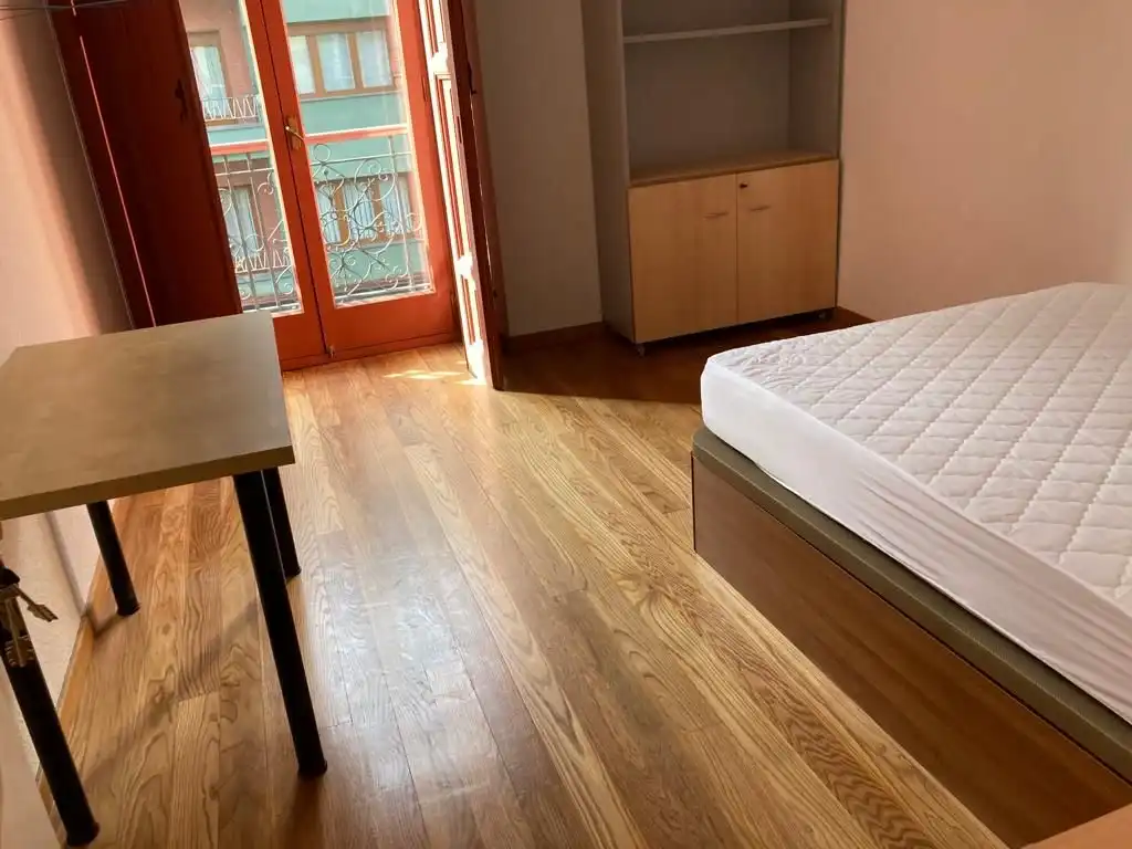 Flat for rent in Calle de la Cámara, Centro