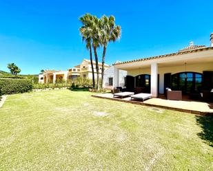 Jardí de Casa adosada de lloguer en Sotogrande amb Aire condicionat, Terrassa i Piscina