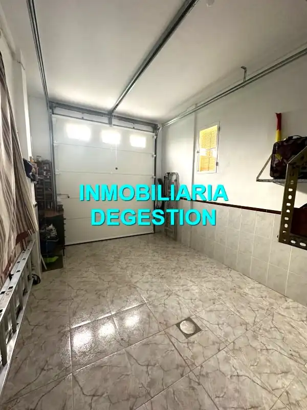 Casa o xalet en venda en Linares amb Aire condicionat, Calefacció i Jardí privat
