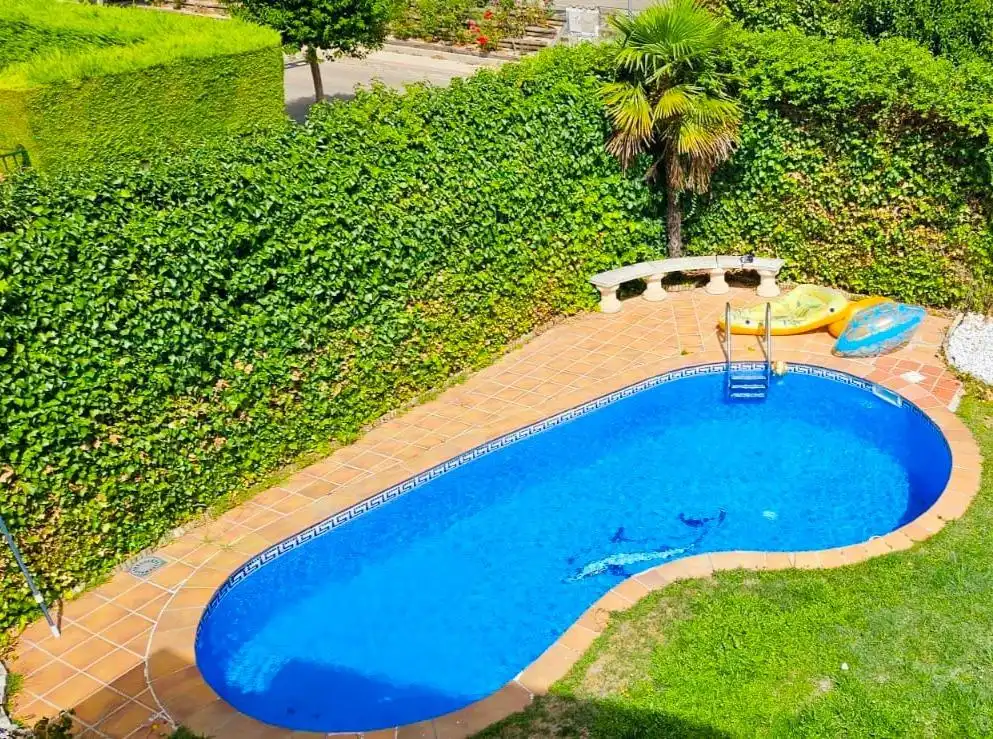 Piscina de Casa o chalet en venta en Villalobón con Calefacción, Jardín privado y Parquet