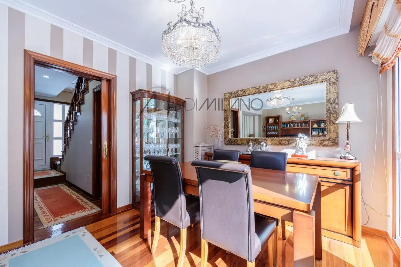 Comedor de Casa adosada en venta en Vigo  con Calefacción, Jardín privado y Parquet