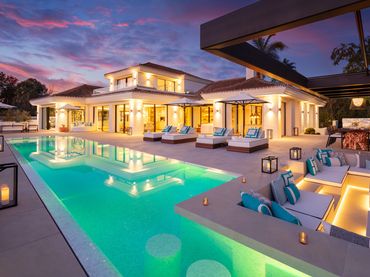 Casa con piscina en venta en Nueva Andalucía