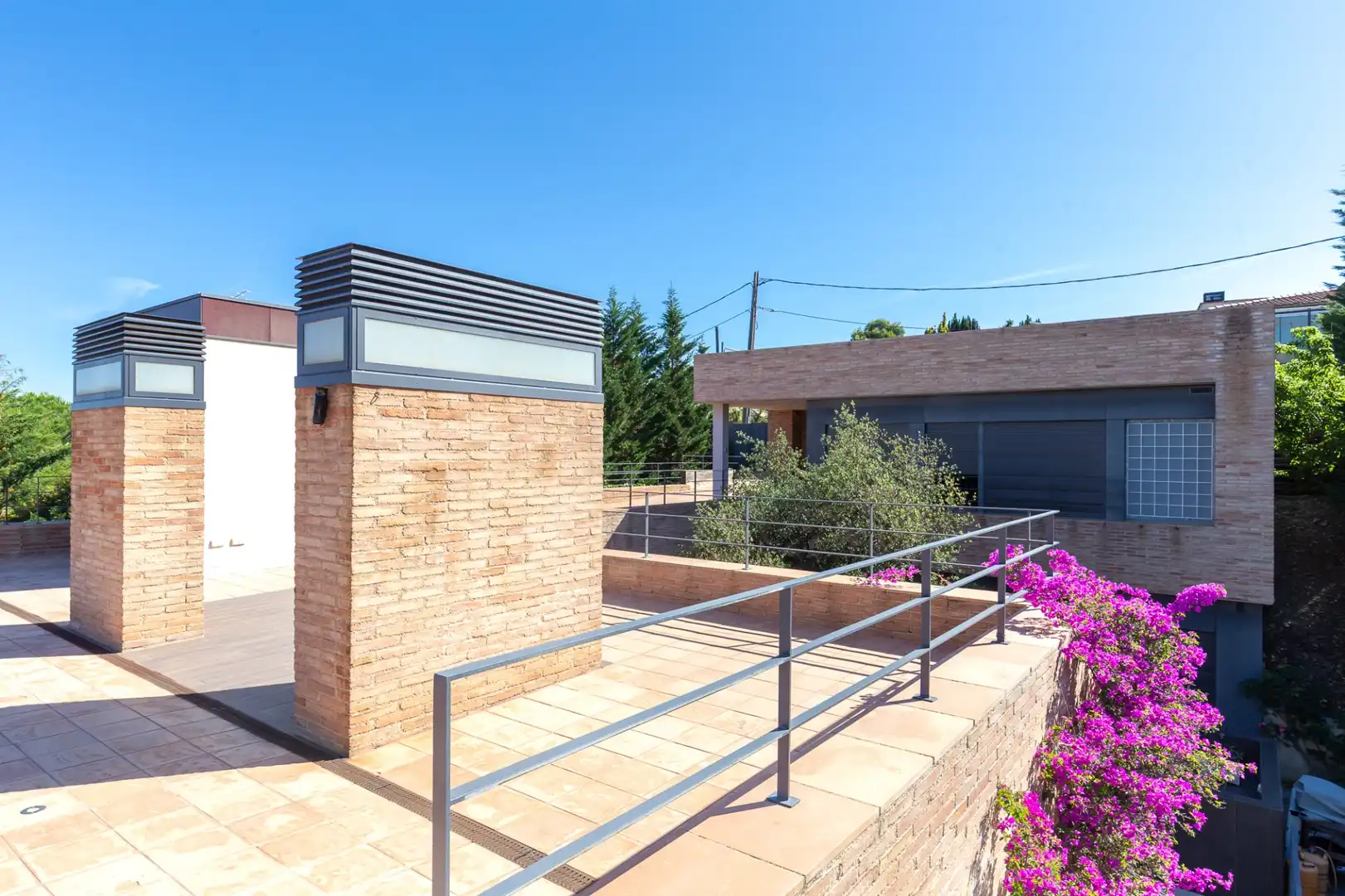 Vista exterior de Casa o xalet en venda en Sant Cugat del Vallès amb Aire condicionat, Calefacció i Terrassa