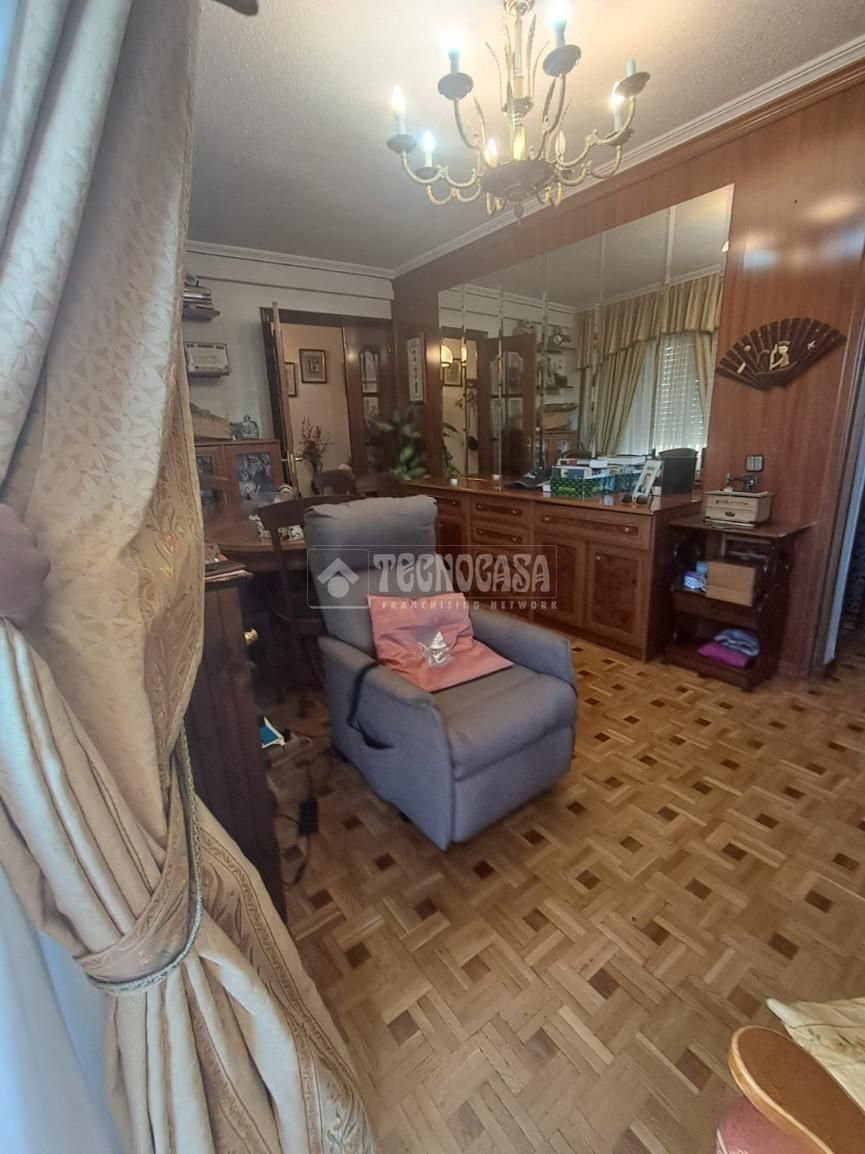 Sala d'estar de Pis en venda en  Madrid Capital amb Aire condicionat i Moblat