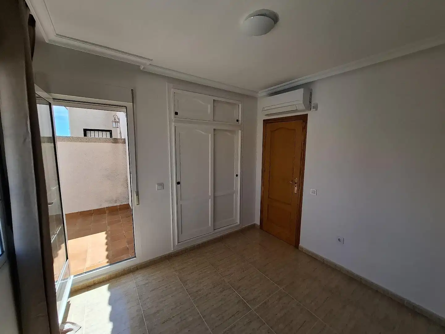 Casa aparellada amb terrassa en venda a Calle Calle Cabo de Gata, imagen 19