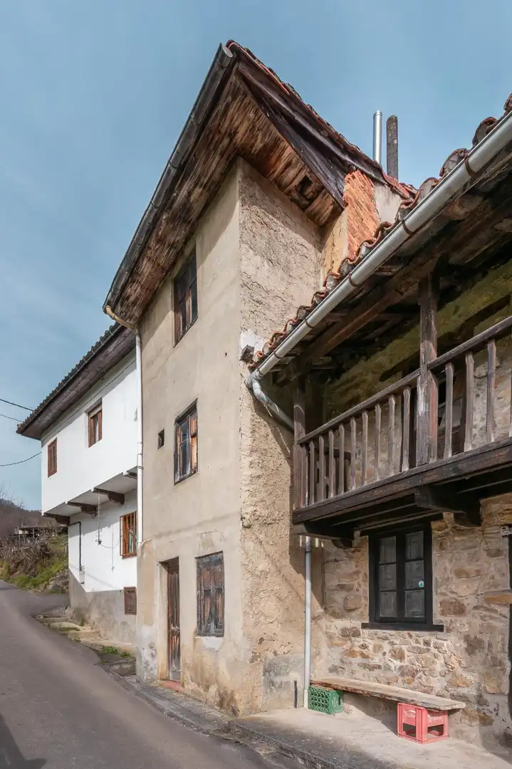 Vista exterior de Casa o xalet en venda en Laviana amb Jardí privat