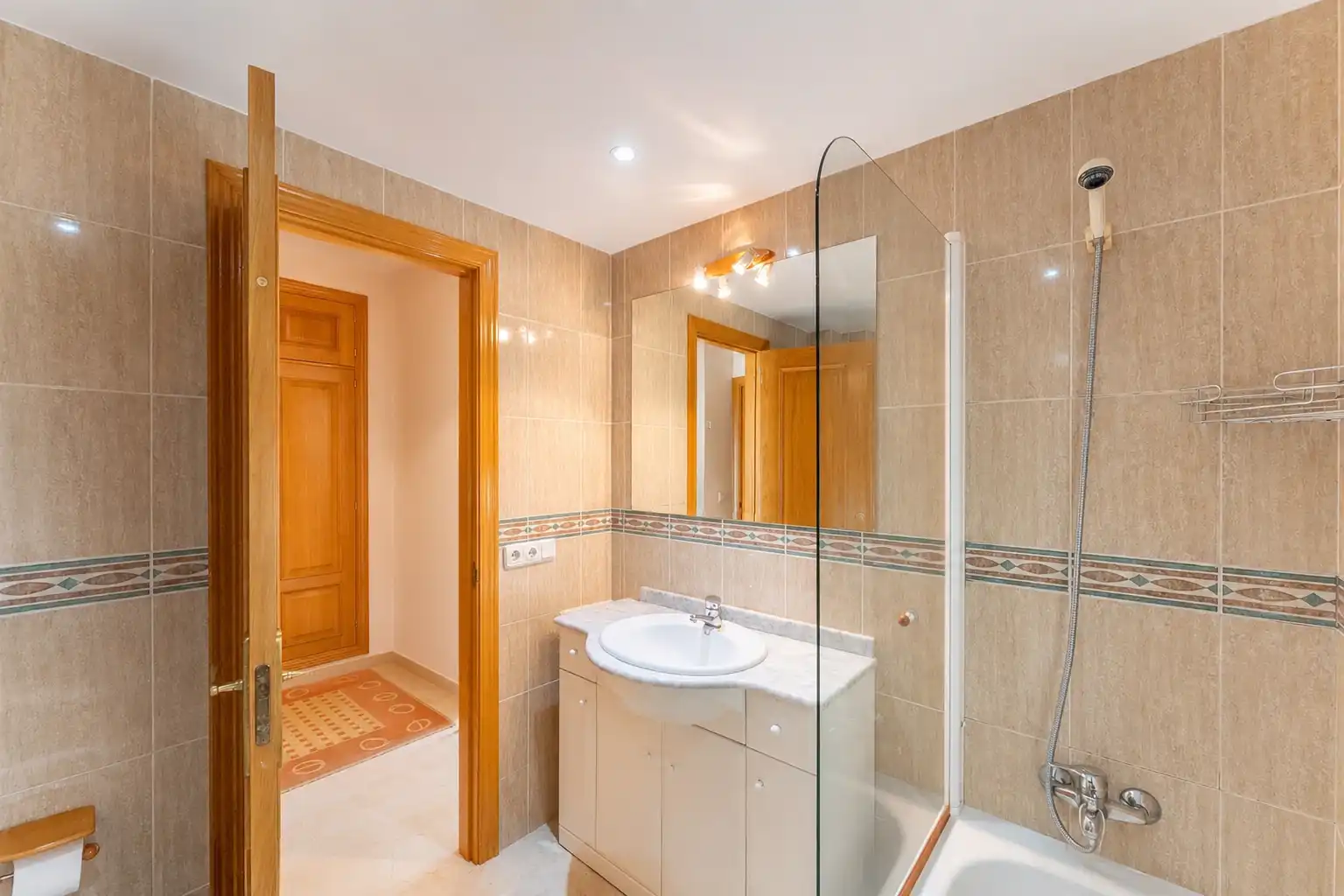 Bathroom of Flat for sale in Marbella  with Air Conditioner, Heating and Terrace