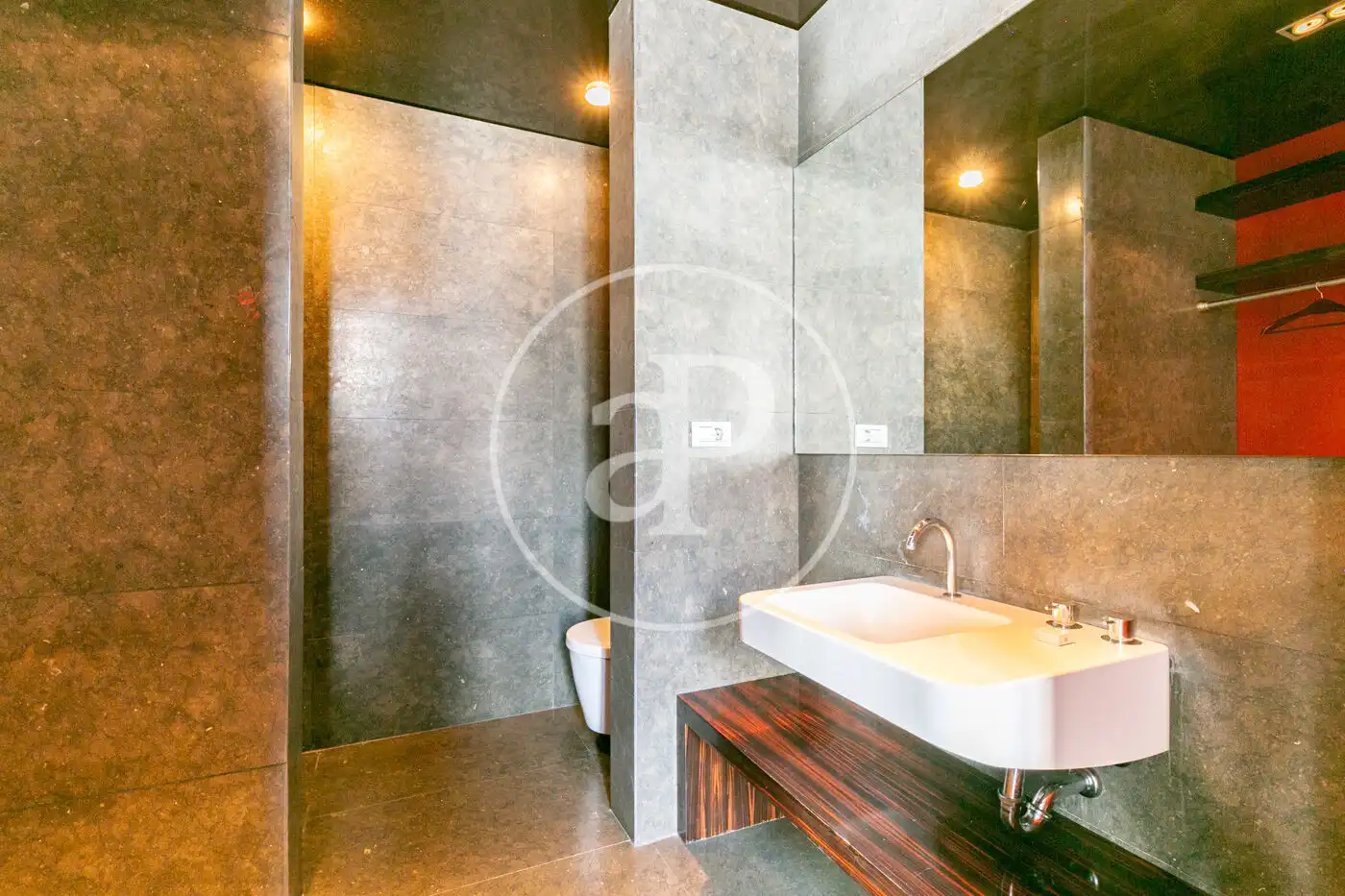 Baño de Piso de alquiler en Barcelona con Aire acondicionado, Calefacción y Amueblado