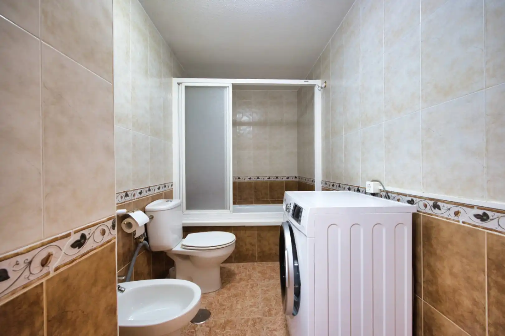 Baño de Piso de alquiler en Torrevieja con Aire acondicionado, Calefacción y Terraza