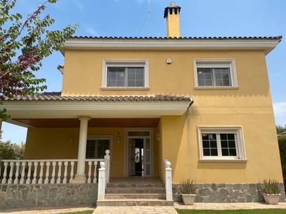 Vista exterior de Casa o xalet en venda en L'Eliana amb Aire condicionat, Terrassa i Balcó