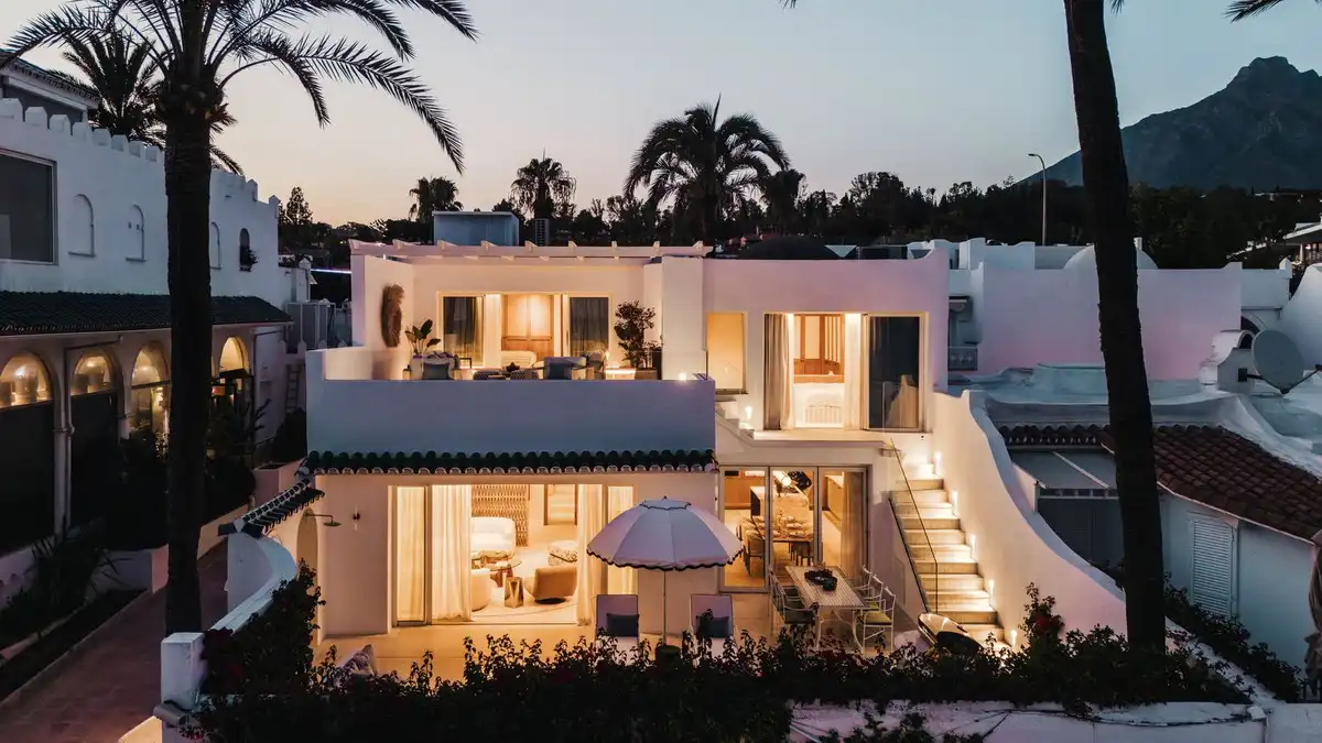 Vista exterior de Casa adosada en venta en Marbella con Aire acondicionado, Jardín privado y Terraza