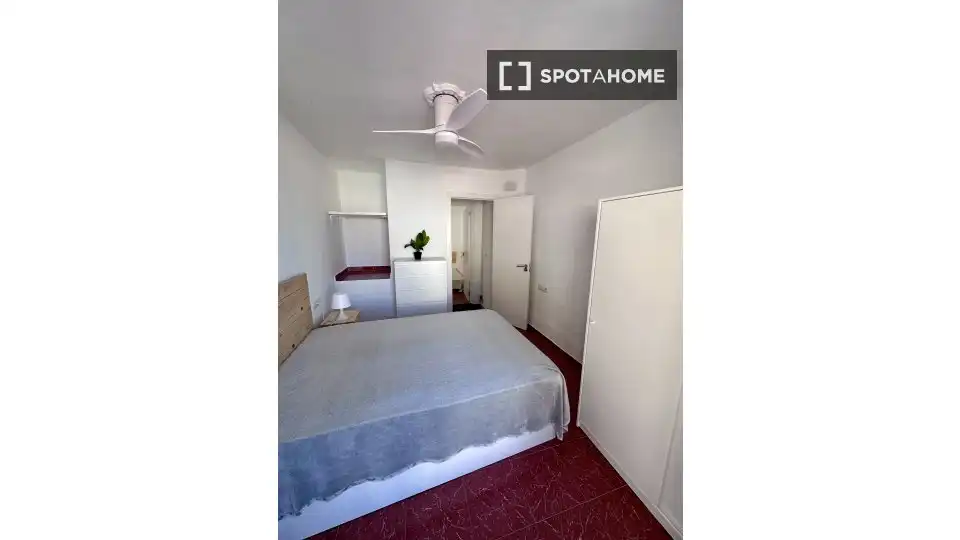 Dormitori de Apartament per a compartir en Cártama amb Aire condicionat, Terrassa i Moblat
