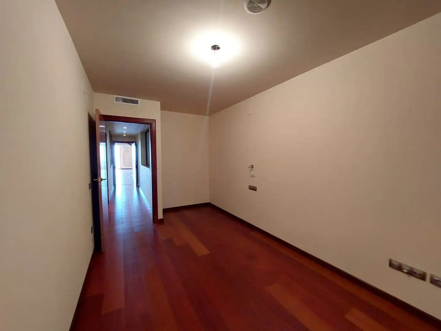 Dúplex de alquiler en Calle Estany, Nou Eixample Sud