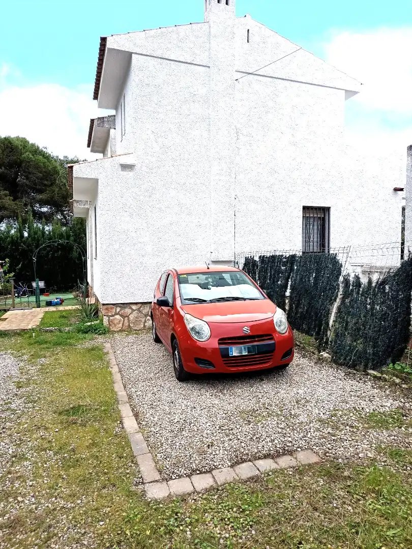 Parkplatz von Einfamilien-Reihenhaus zum Verkauf in Mont-roig del Camp mit Klimaanlage, Heizung und Privatgarten