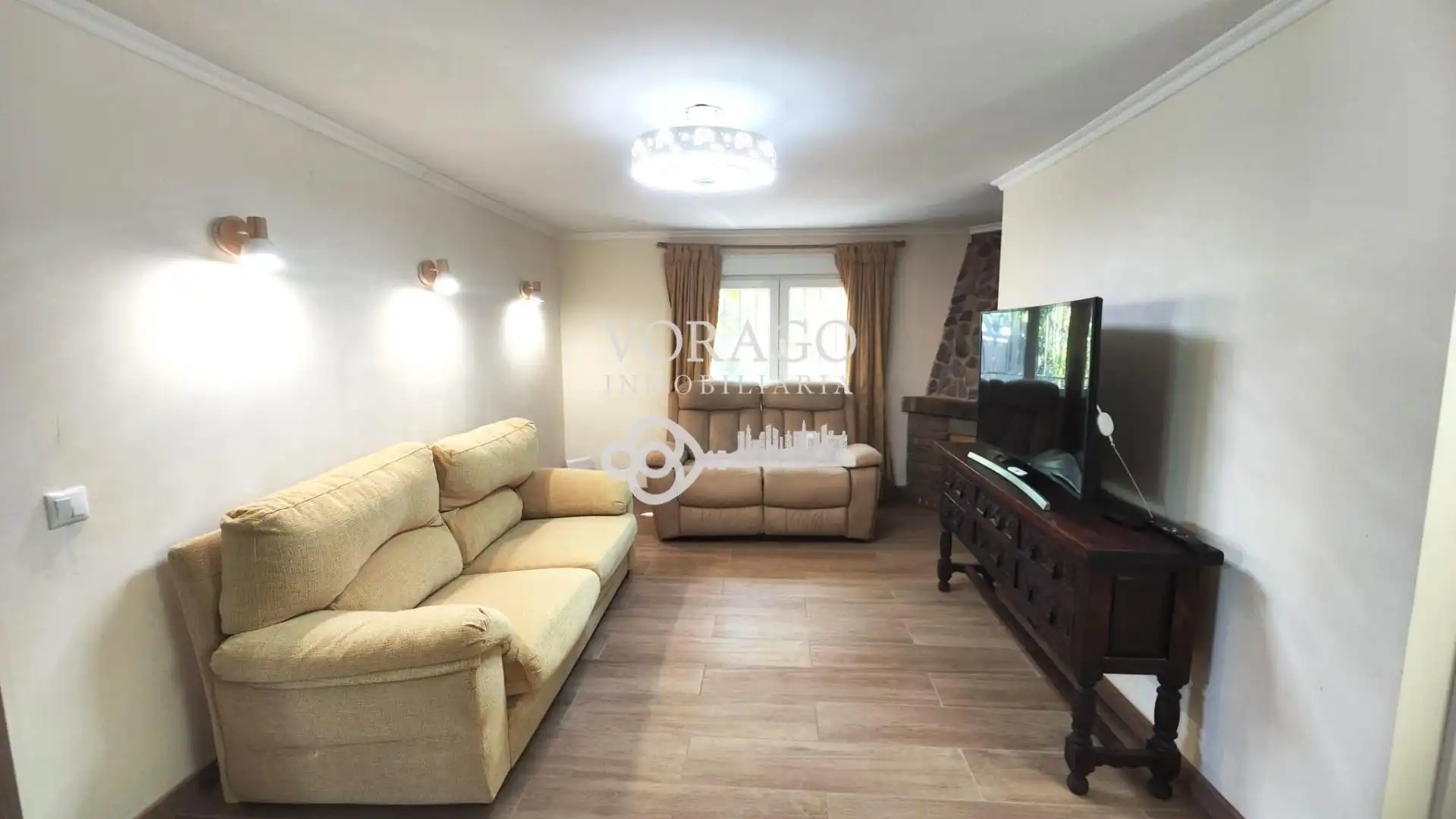 Sala de estar de Casa o chalet en venta en Torrejón del Rey con Aire acondicionado, Calefacción y Jardín privado