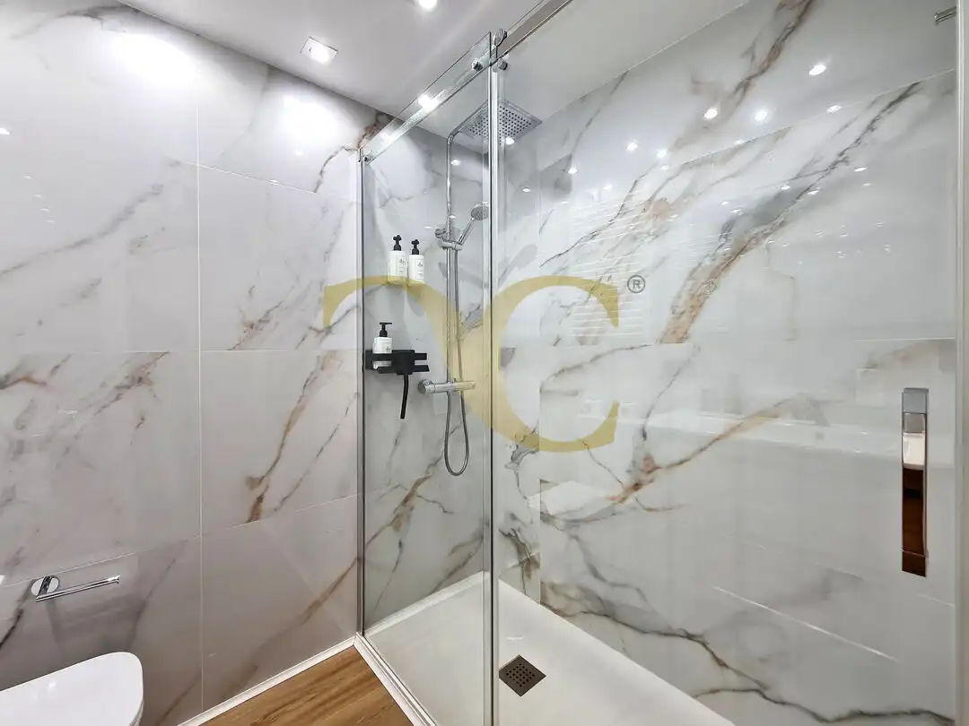 Badezimmer von Wohnung zur Miete in Oviedo  mit Heizung, Terrasse und Möbliert