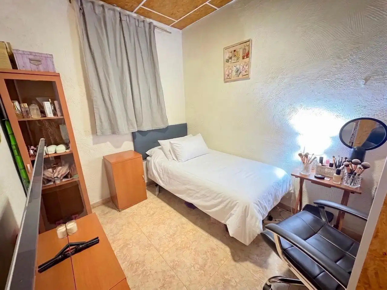 Schlafzimmer von Erdgeschoss zum Verkauf in Barcelona mit Parkett