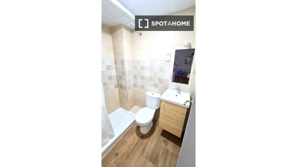 Badezimmer von Wohnung zur Miete in Getafe mit Klimaanlage, Heizung und Möbliert