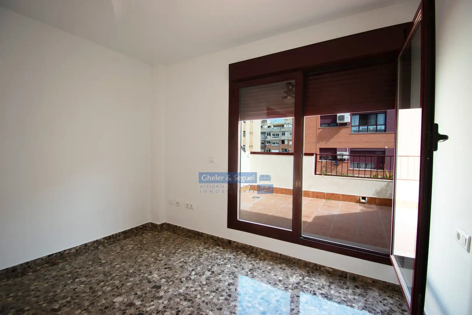 Habitación de Casa adosada en venta en Sagunto / Sagunt con Terraza y Balcón
