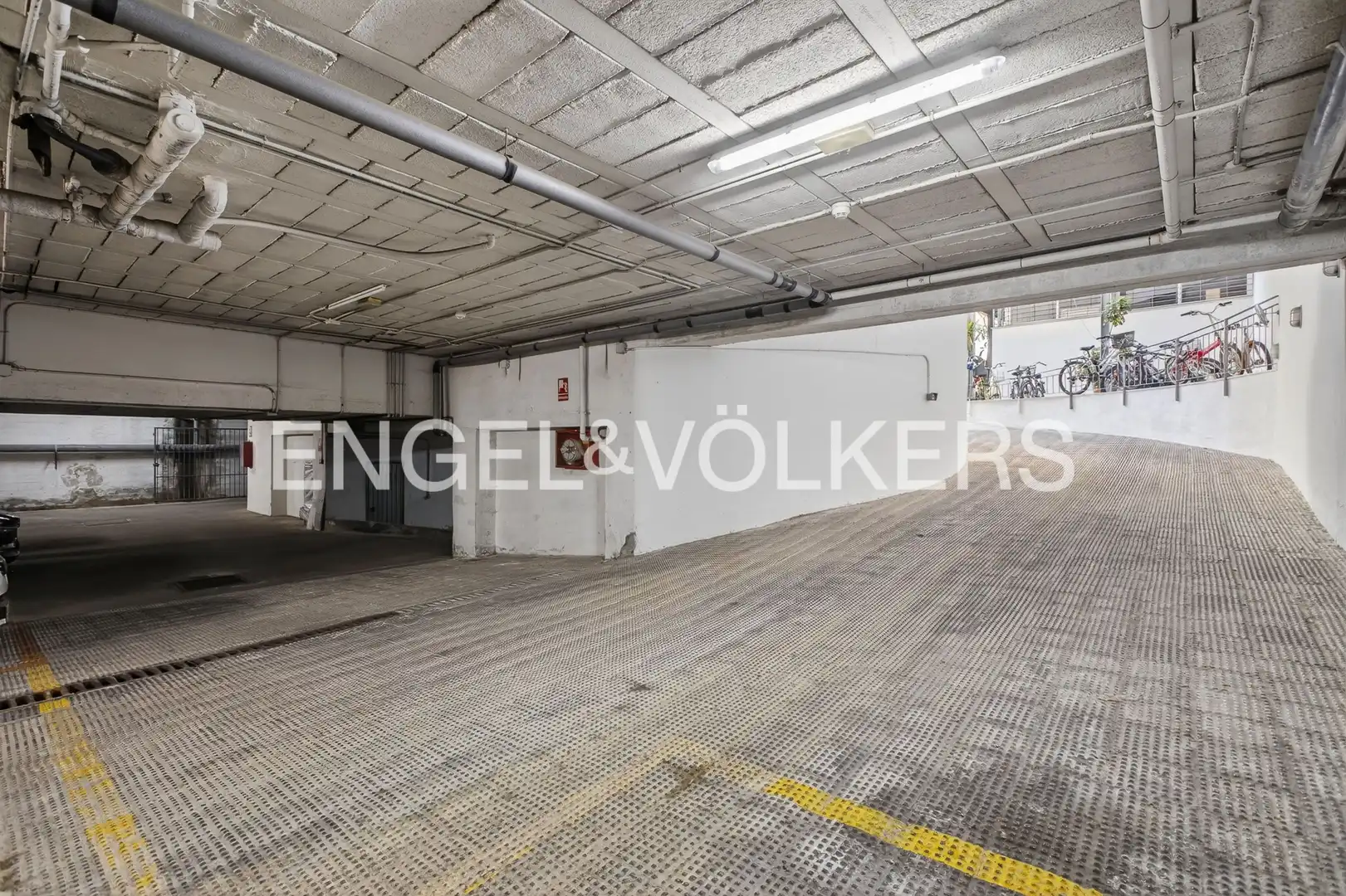 Parking of Duplexes for sale in Sevilla  with Air Conditioner and Heating