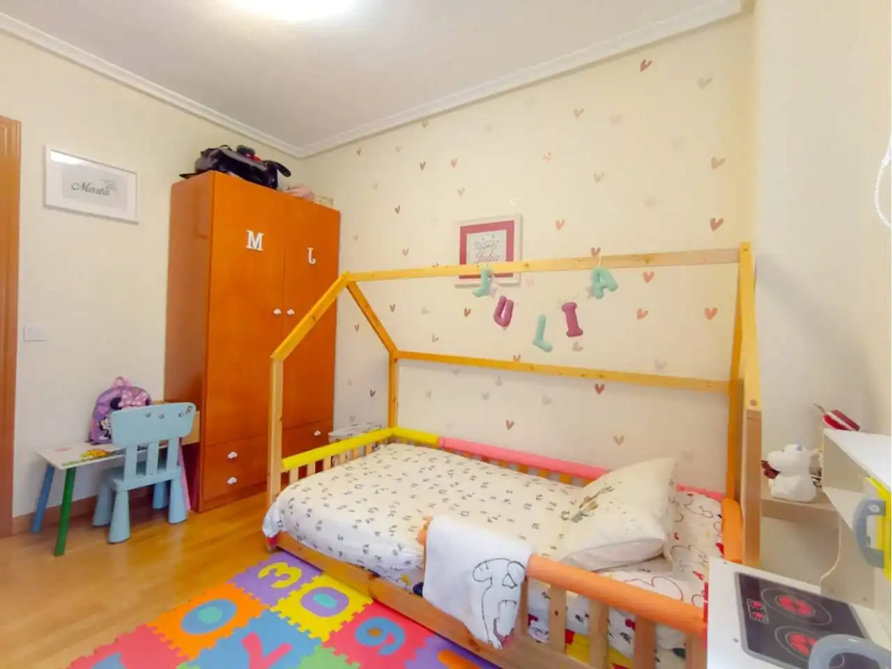Dormitori de Apartament en venda en Burgos amb Calefacció, Parquet i Traster