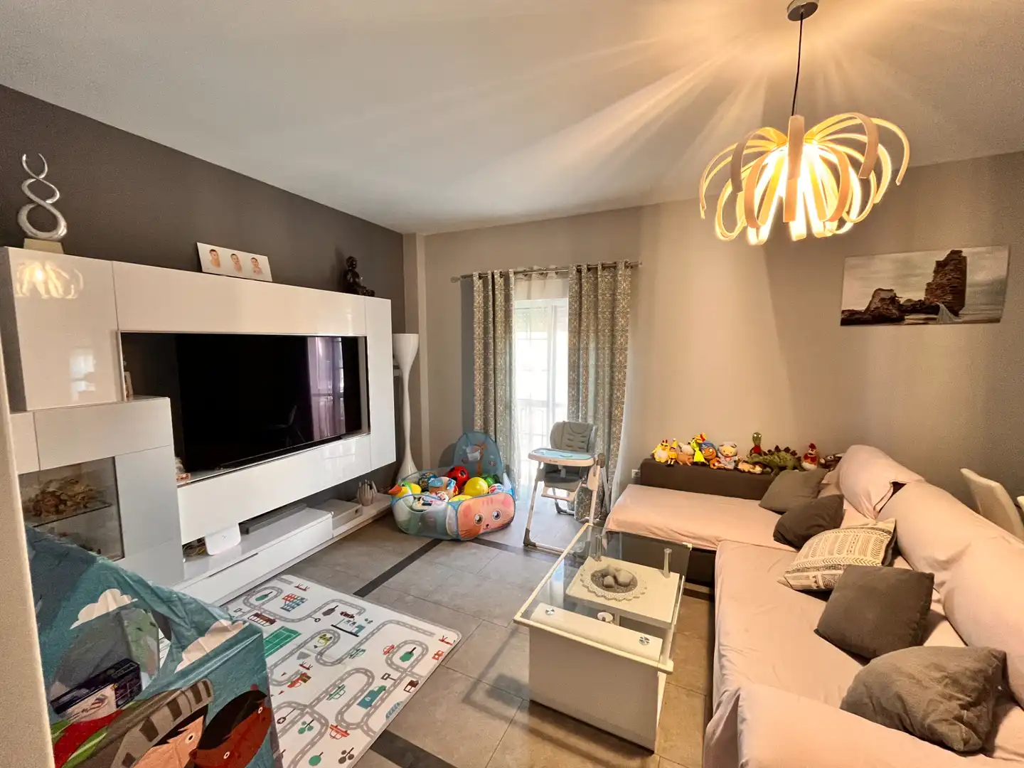 Sala d'estar de Casa o xalet en venda en La Algaba amb Aire condicionat, Terrassa i Moblat