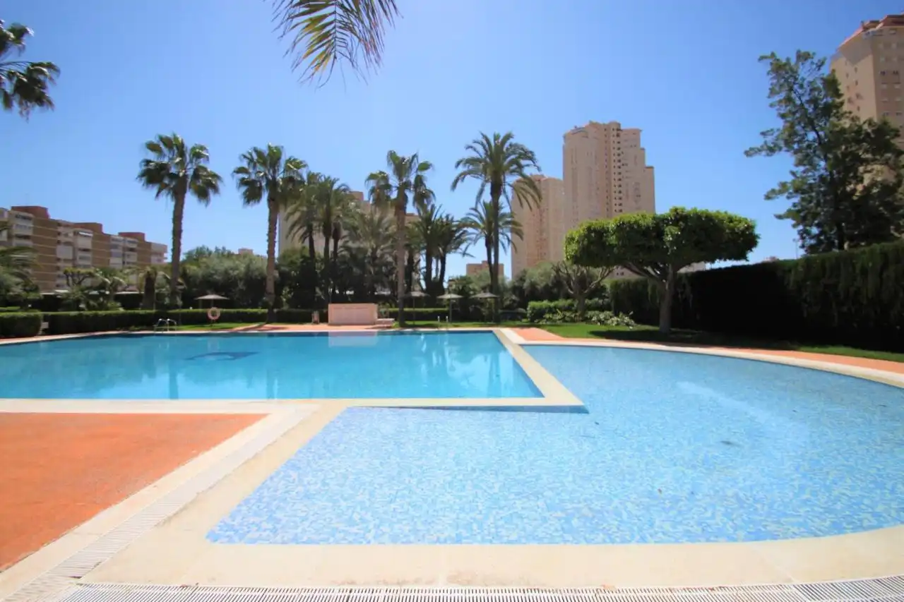 Schwimmbecken von Wohnungen zum Verkauf in El Campello mit Klimaanlage, Heizung und Parkett