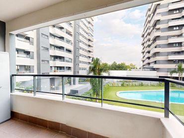 Pis amb piscina en venda a Calle Calle Río Bidasoa