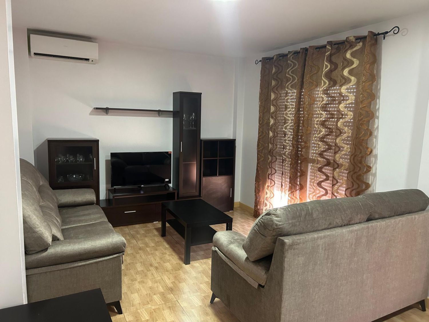 Sala d'estar de Apartament de lloguer en Badajoz Capital amb Aire condicionat, Terrassa i Moblat