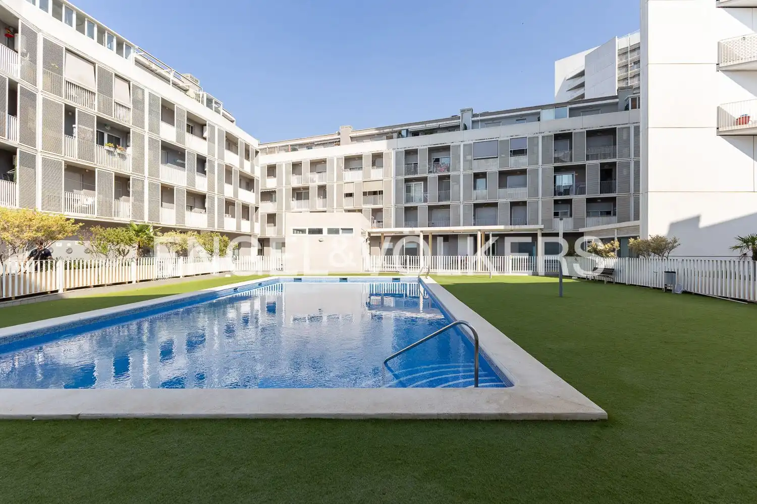 Swimming pool of Flat for rent in Torrent  with Air Conditioner, Heating and Parquet flooring