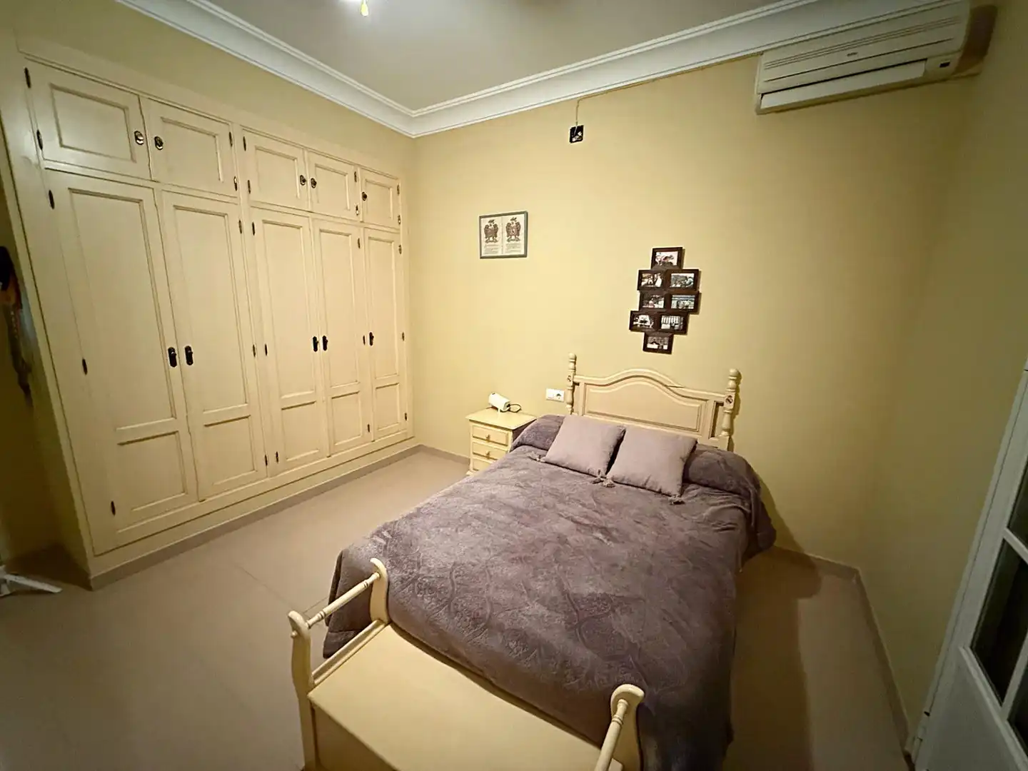 Habitación de Casa adosada en venta en Pilas con Aire acondicionado y Terraza