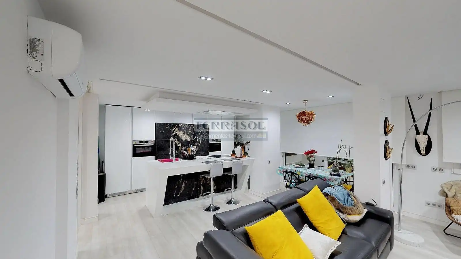 Sala d'estar de Dúplex en venda en Vélez-Málaga amb Aire condicionat, Calefacció i Moblat