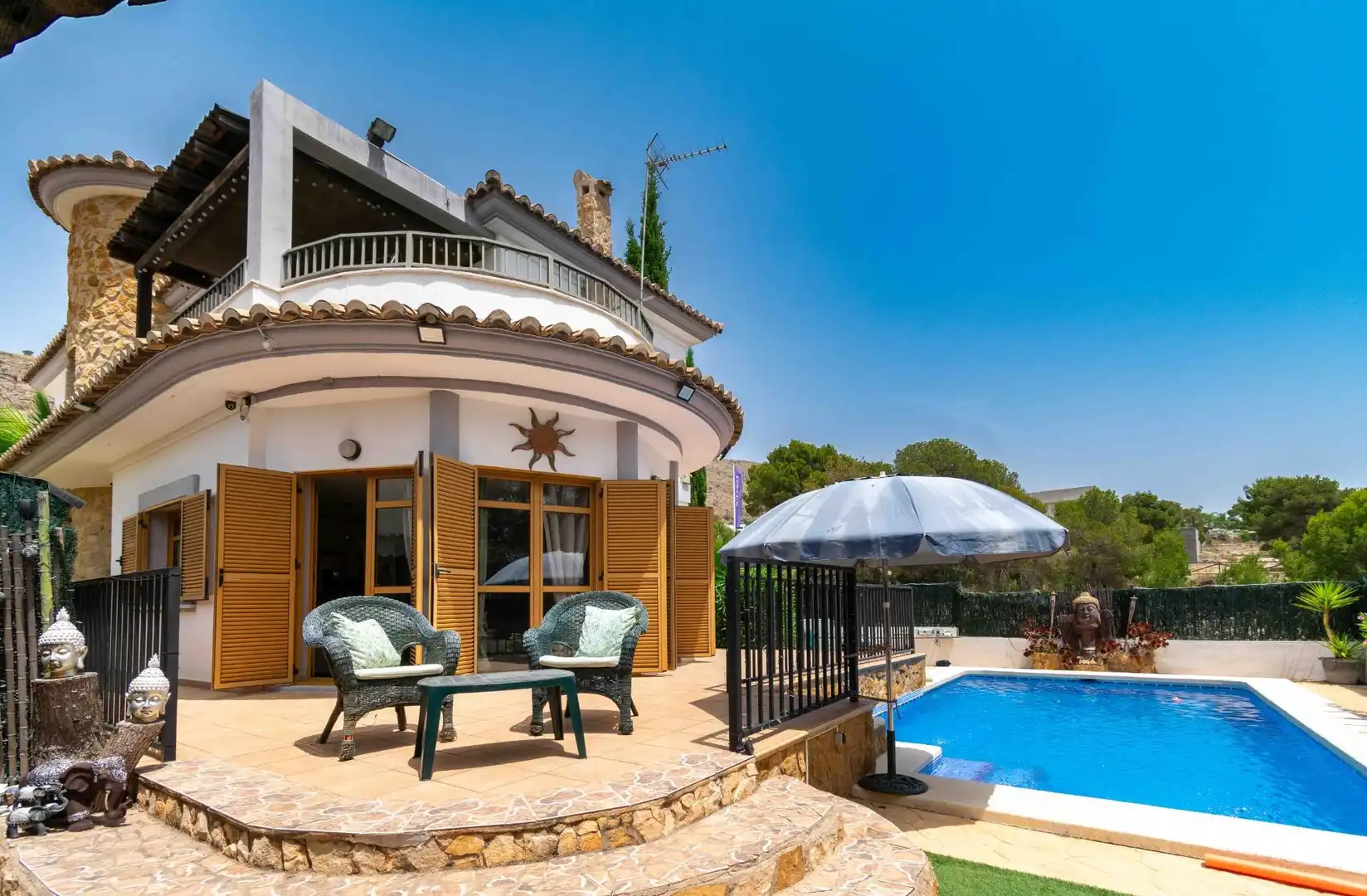 Detached house with pool for sale in Golf Bahía, imagen 2