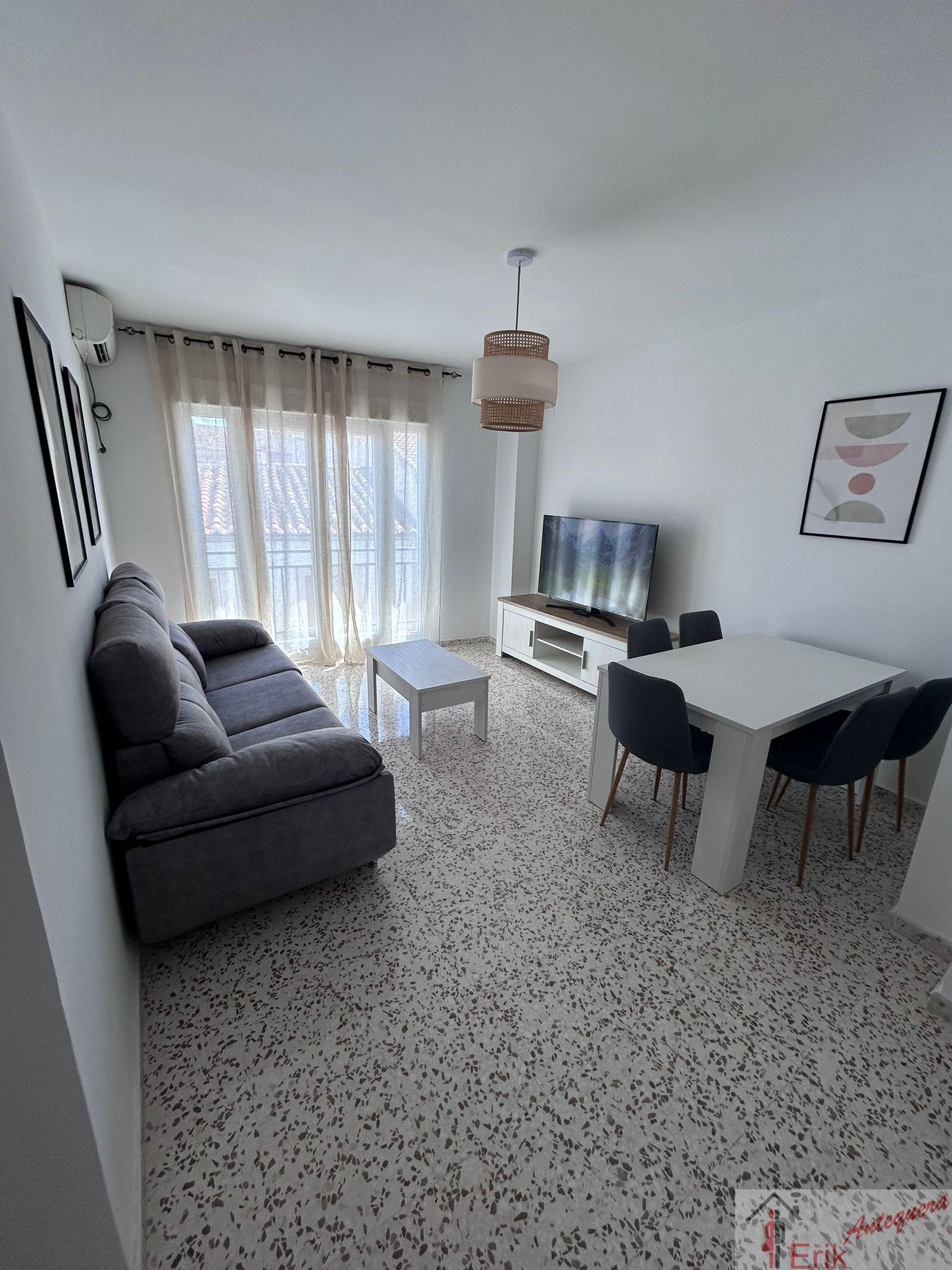 Sala d'estar de Pis de lloguer en Antequera amb Aire condicionat, Terrassa i Moblat