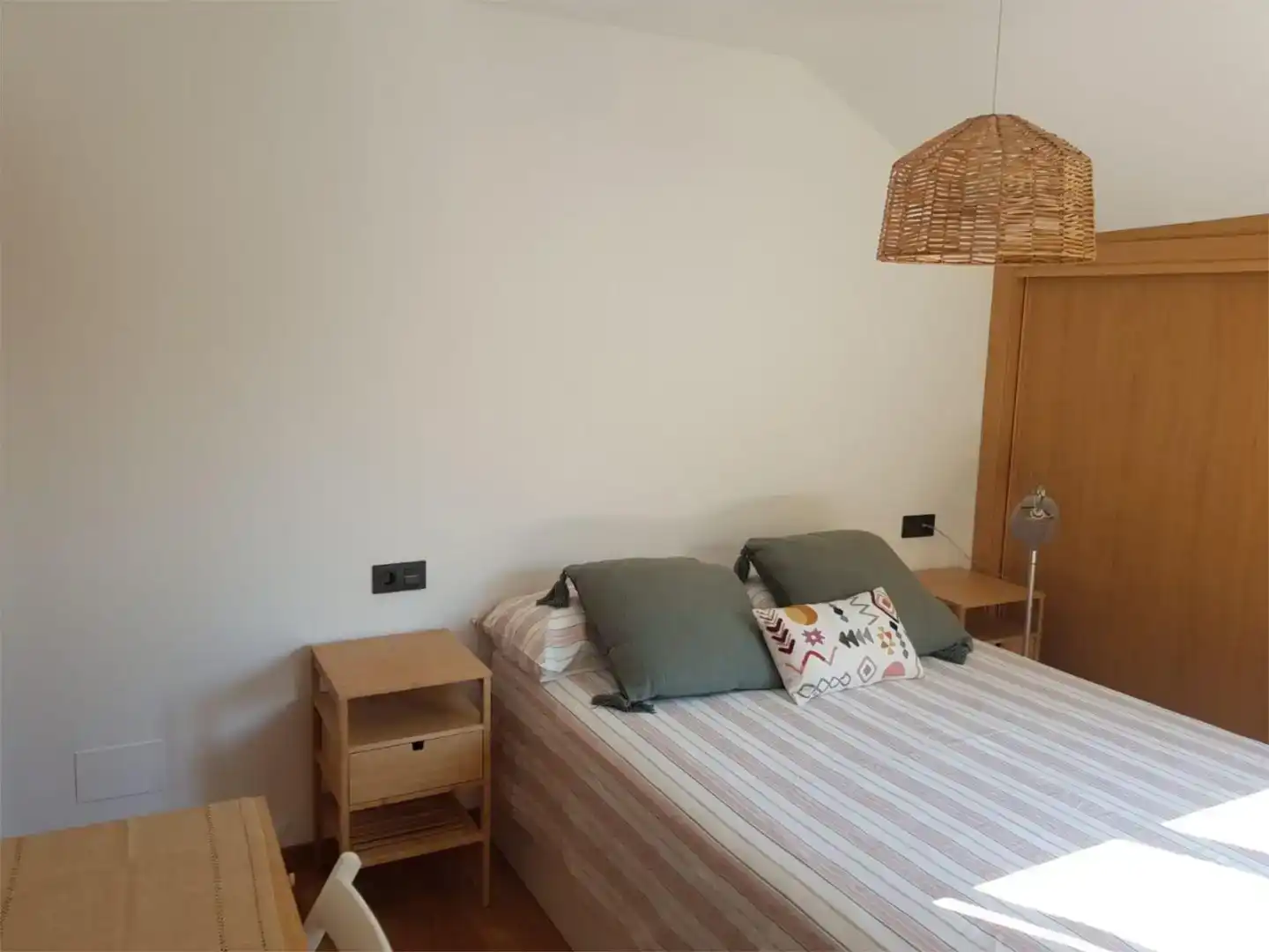 Dormitori de Pis de lloguer en A Illa de Arousa  amb Parquet i Moblat