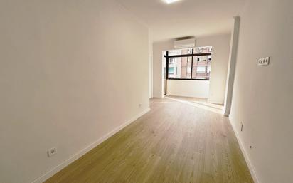 Sala d'estar de Pis en venda en L'Hospitalet de Llobregat amb Calefacció i Balcó