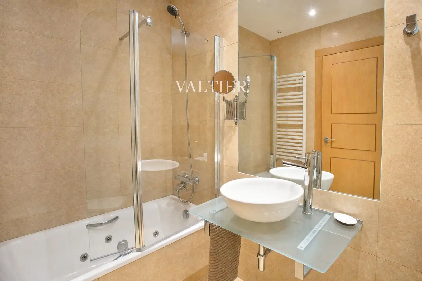 Bathroom of Flat for rent in Madrid  with Air Conditioner and Furnished