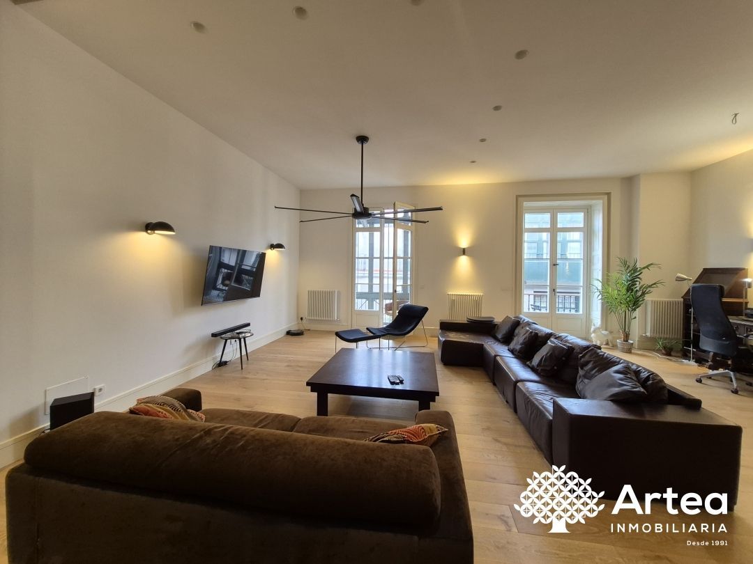 Living room of Flat for sale in Bilbao   with Heating and Balcony