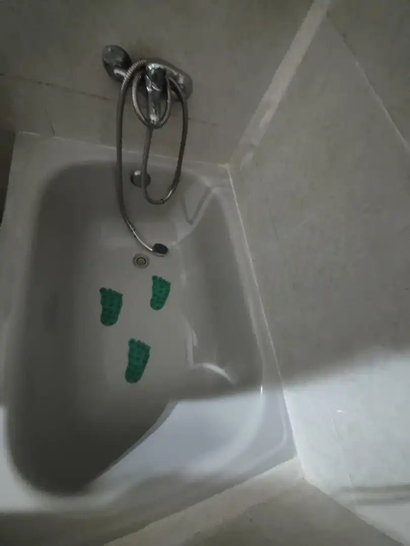 Bany de Àtic de lloguer en Granada amb Terrassa