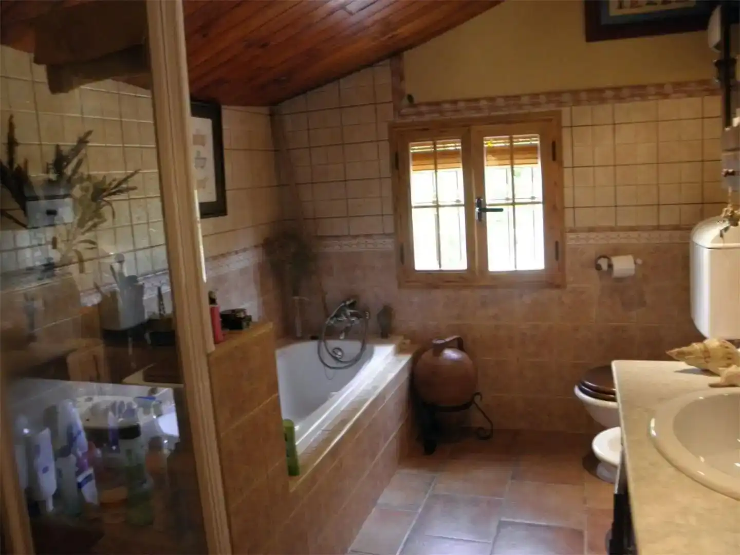 Bany de Finca rústica en venda en Arenas del Rey amb Piscina