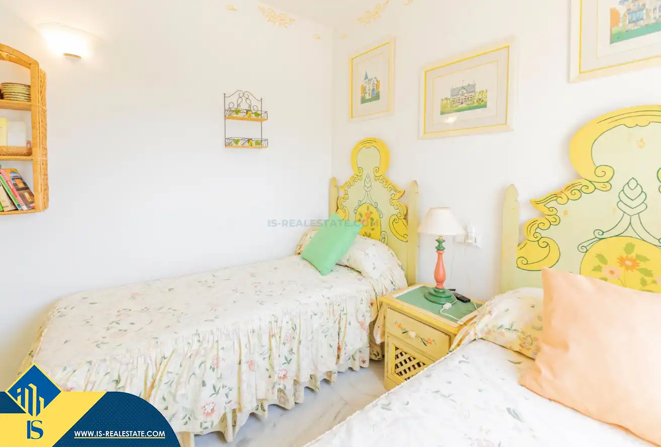 Habitación de Apartamento en venta en Marbella con Calefacción, Terraza y Amueblado