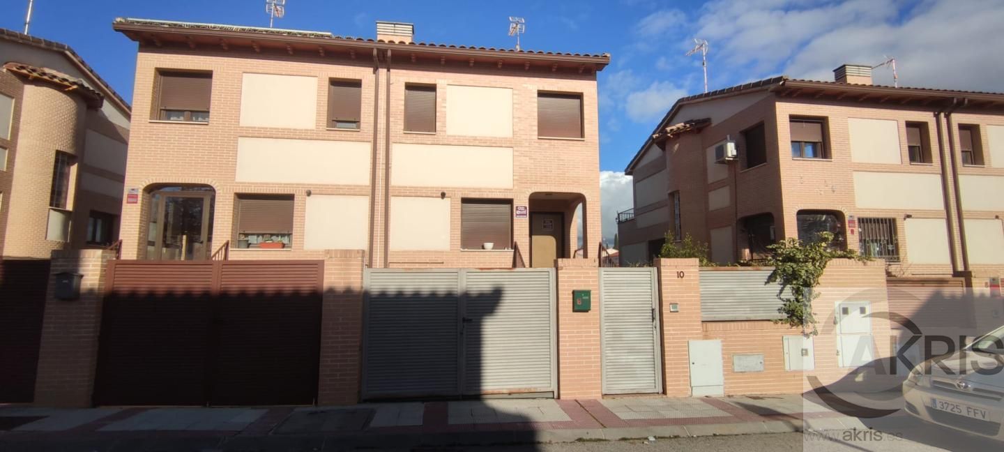 Single-family semi-detached for sale in Villaluenga de la Sagra
