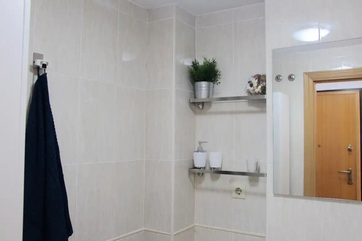 Baño de Piso de alquiler en Alfara del Patriarca con Terraza y Amueblado