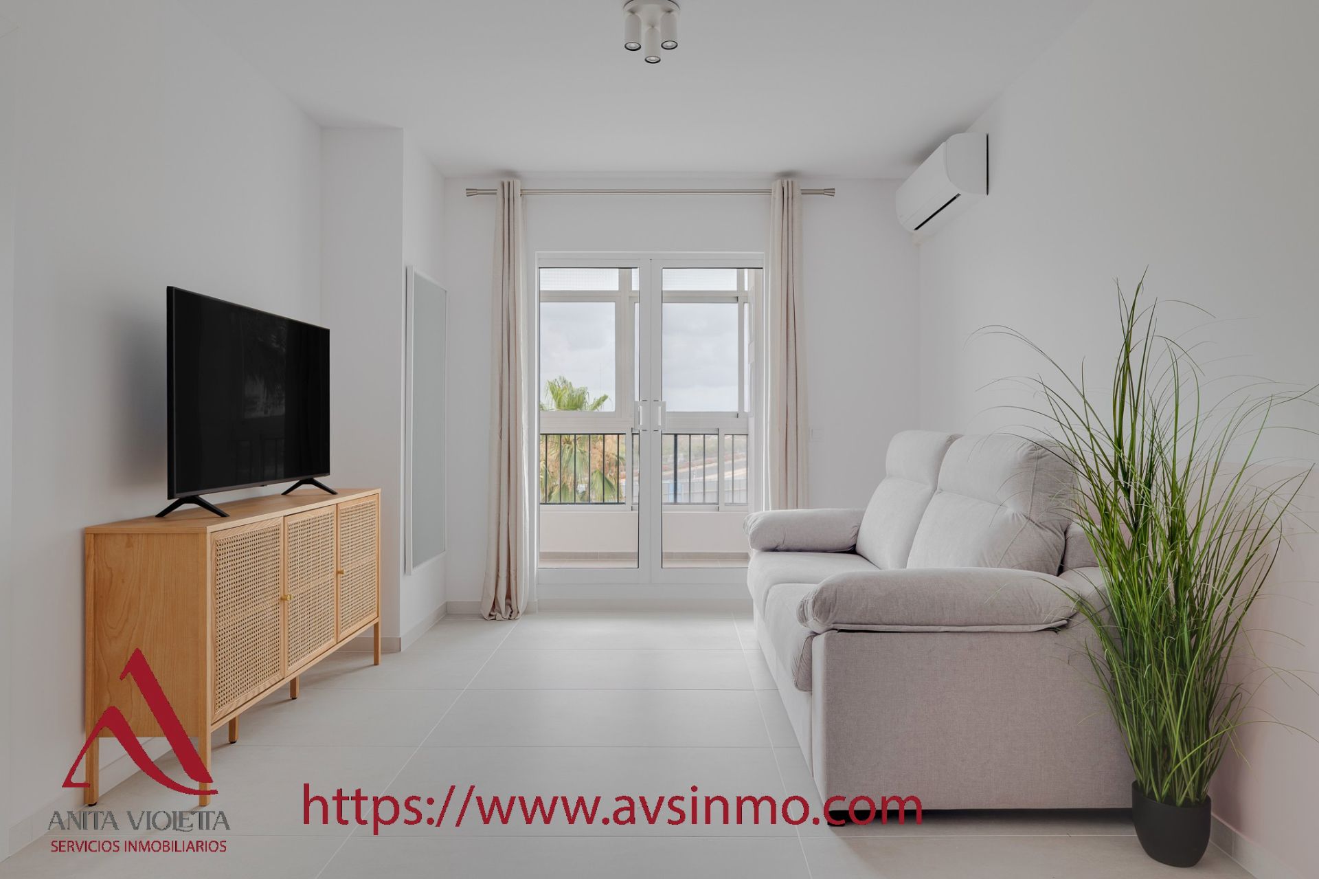 Sala d'estar de Apartament de lloguer en Torrevieja amb Aire condicionat, Moblat i Forn
