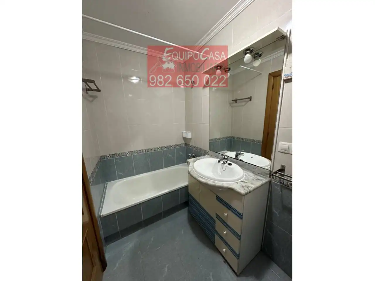 Badezimmer von Wohnungen zur Miete in Lugo mit Parkett, Abstellraum und Möbliert