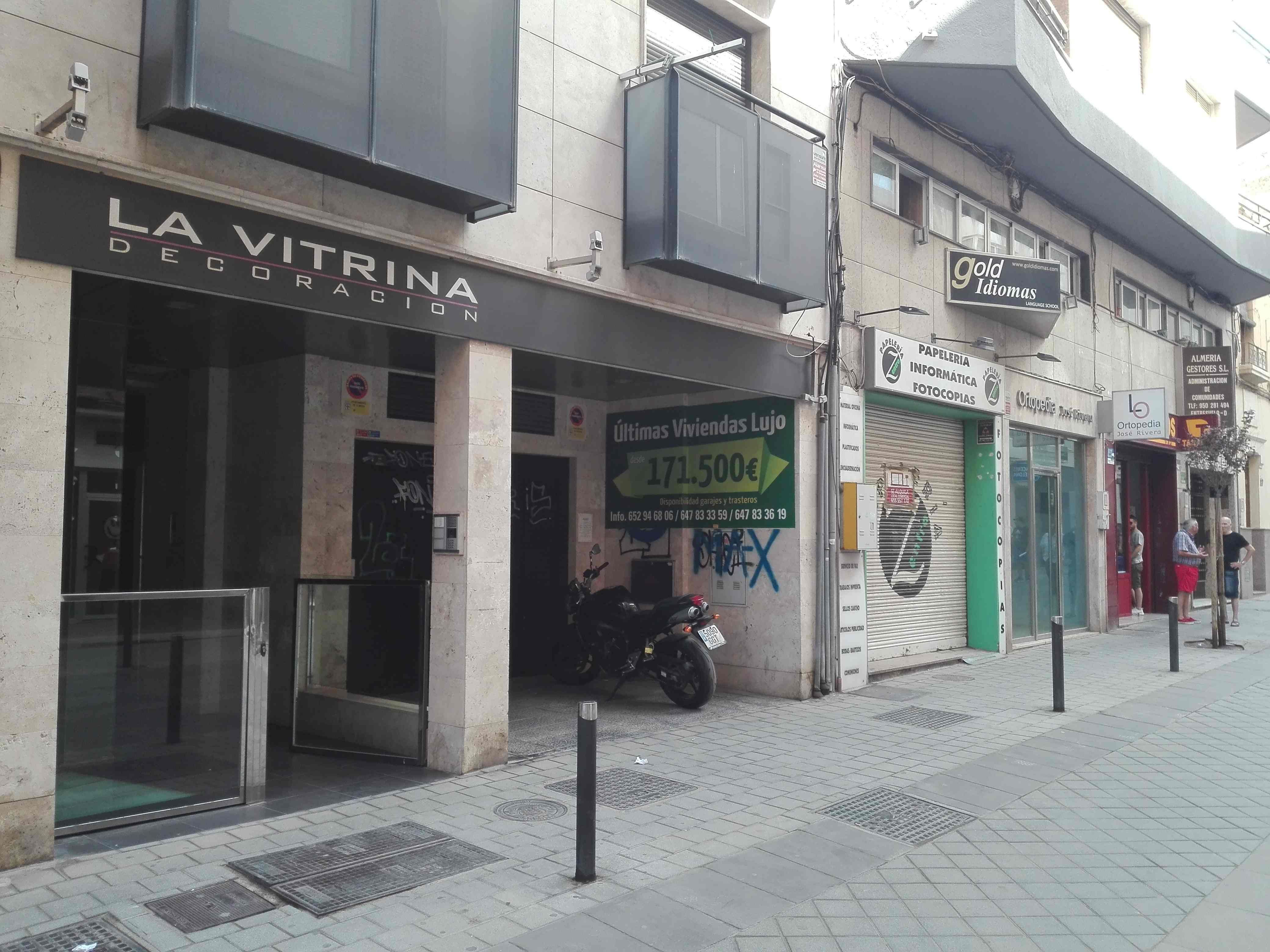 Local en venta en  Almería Capital con Terraza