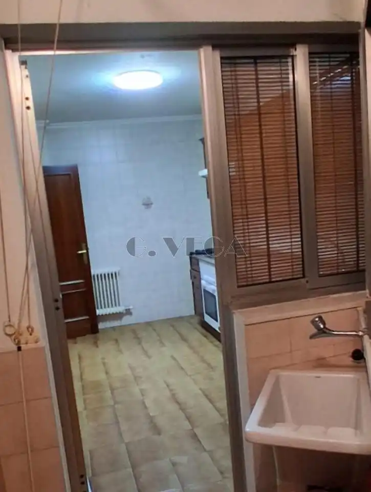 Cocina de Piso en venta en Vigo  con Calefacción, Parquet y Trastero
