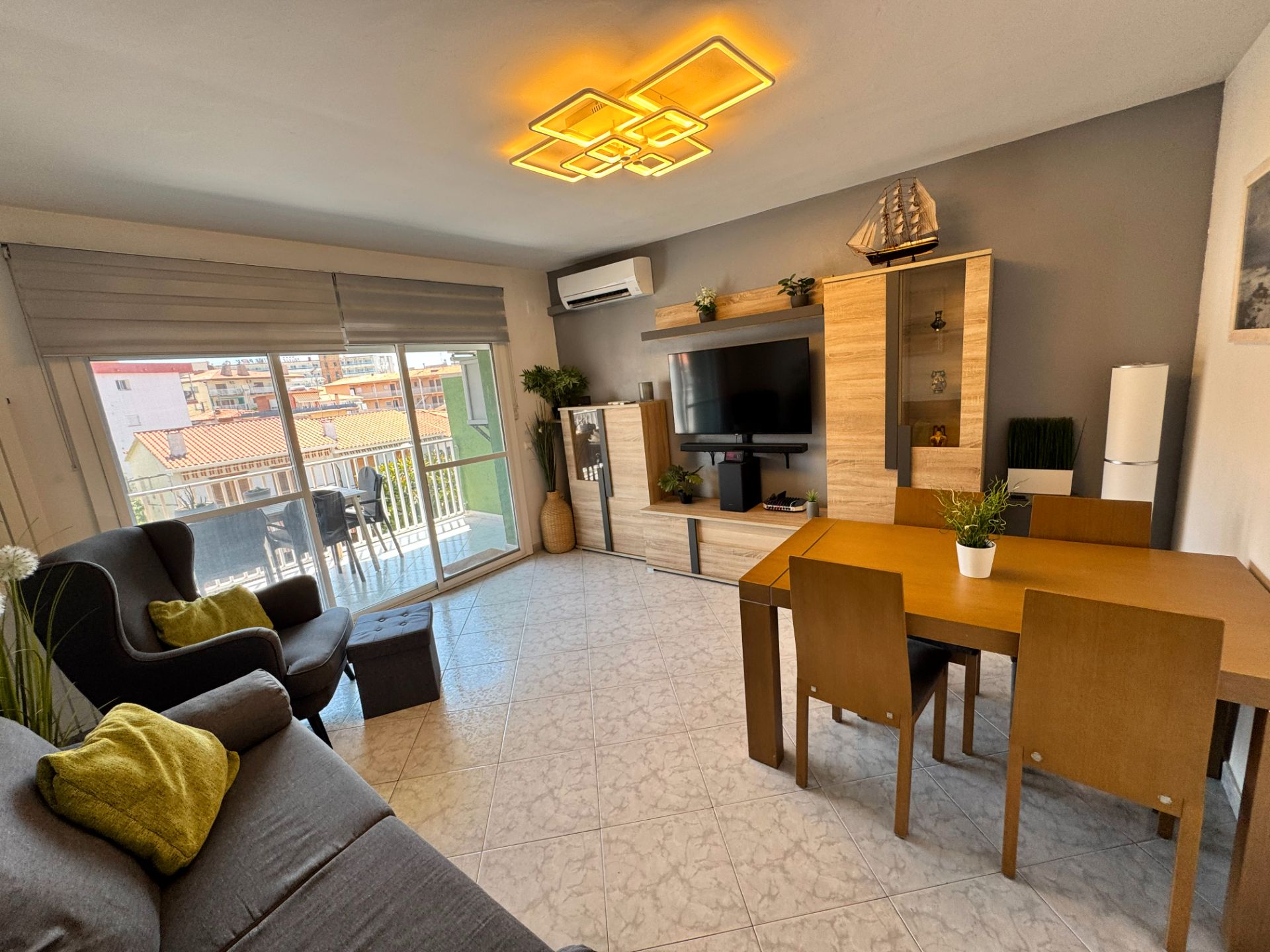 Living room of Attic for sale in El Vendrell  with Air Conditioner, Terrace and Furnished