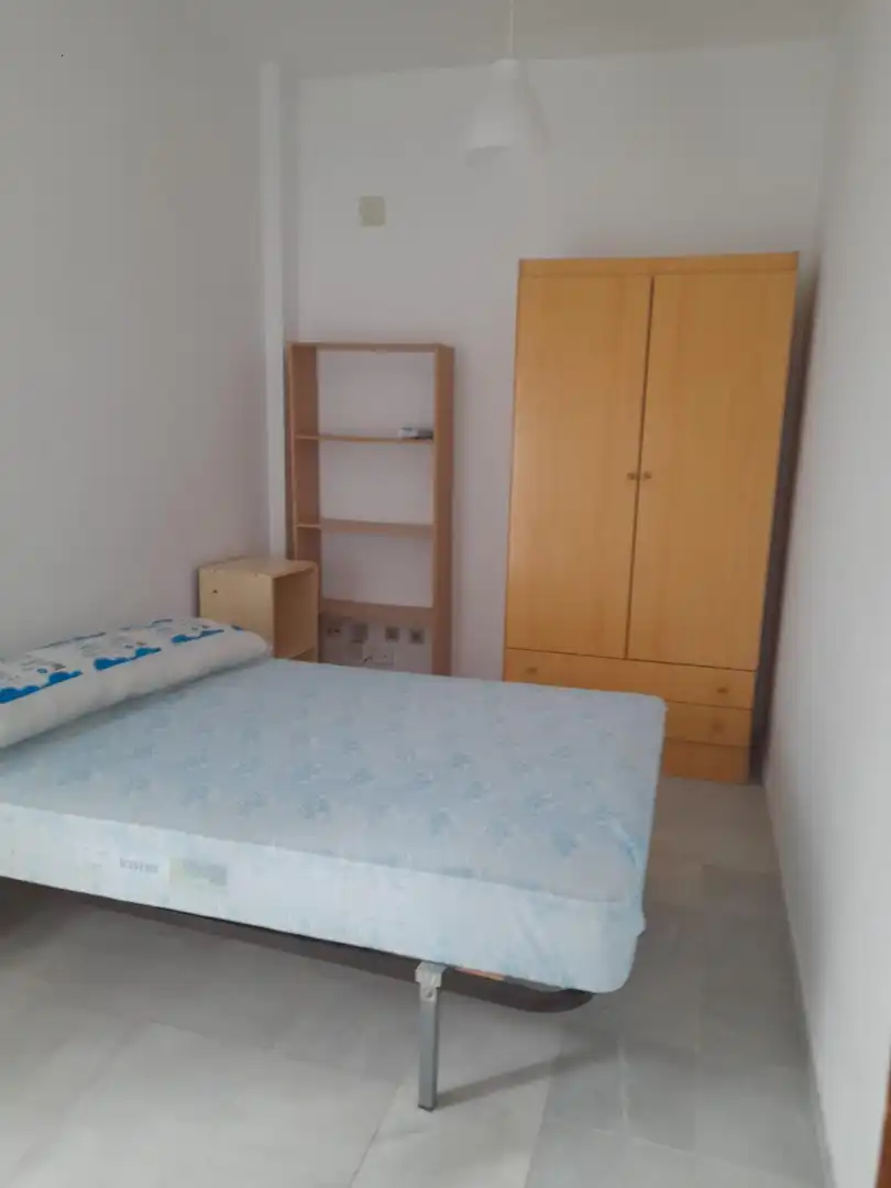 Habitación de Piso de alquiler en Sevilla con Amueblado y Balcón