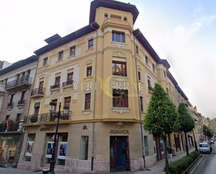 Vista exterior de Edifici en venda en Oviedo 